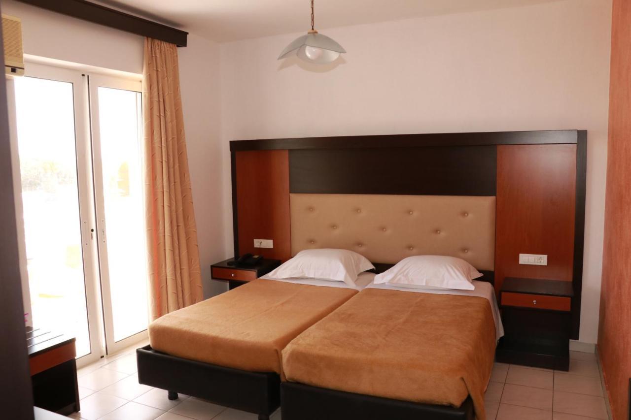 Corali Hotel Tigkaki  Luaran gambar