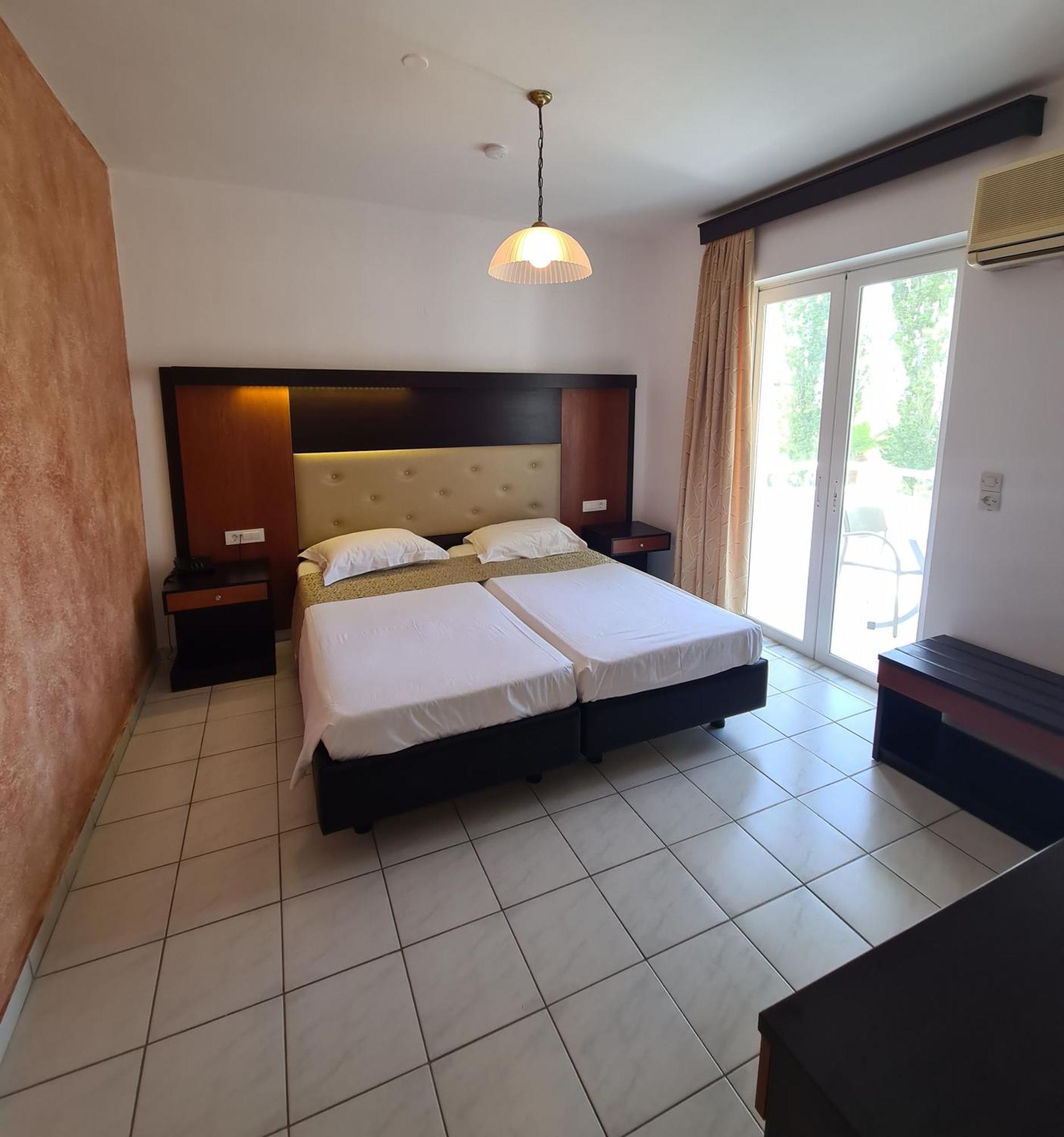 Corali Hotel Tigkaki  Luaran gambar